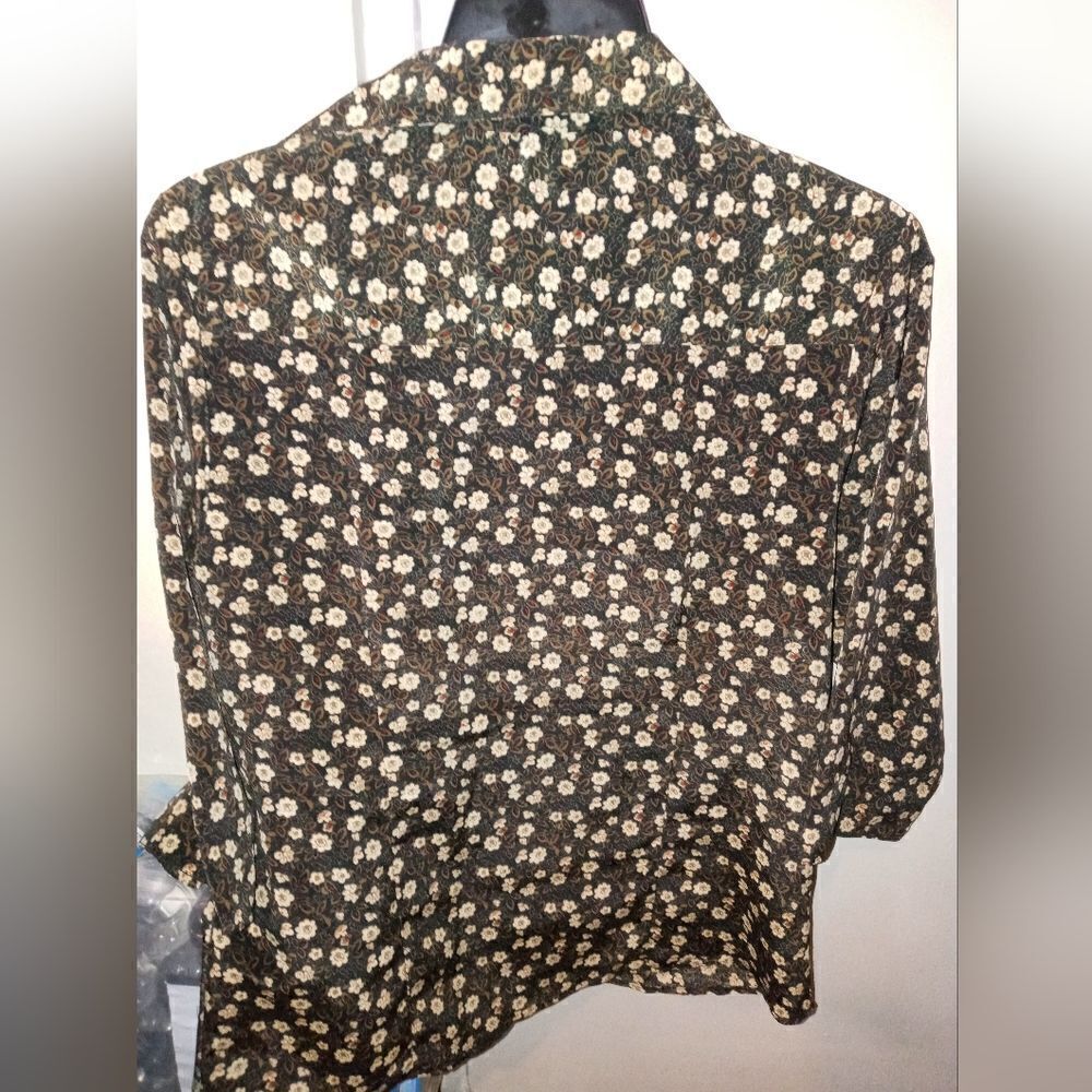 COPY - One blouse - Picture 4 of 16